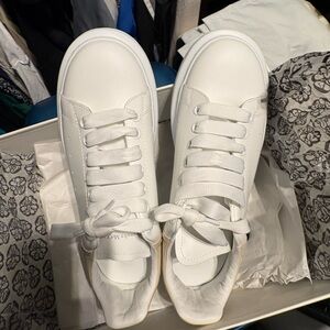 McQ by Alexander McQueen White Low-Top Leather Sneakers with Cream Heel Tab